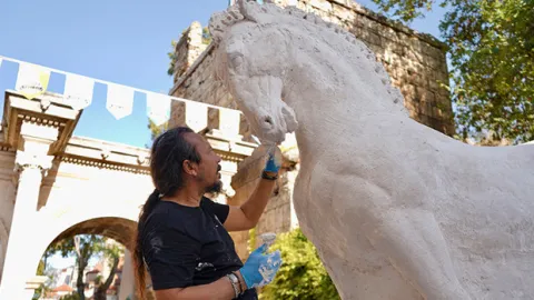 Antalya'ya dev 'Likya Atı' geliyor: Truva Atı'ndan ilham alan heykeltıraş 2027'yi işaret etti