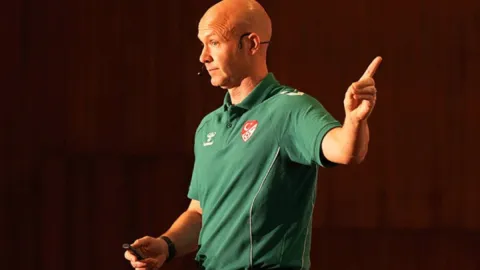 Anthony Taylor ilk atamalarını yaptı! İşte seçtiği hakemler