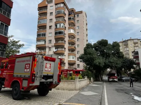 9 katlı binada yangın paniği - fotoğraf 3