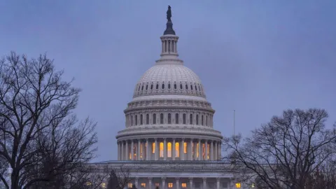 Ara Seçimler öncesi anketlerden Trump'a kötü haber