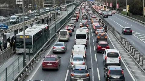 Araç sahipleri iyice tutuştu: Stoklar bitti, sıkıntı tam 2 yıl sürecek