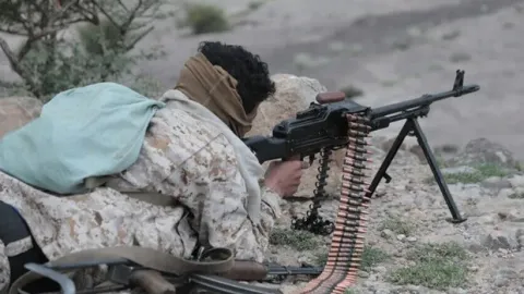 Arap Koalisyonu Husilerin 136 hedefini vurdu