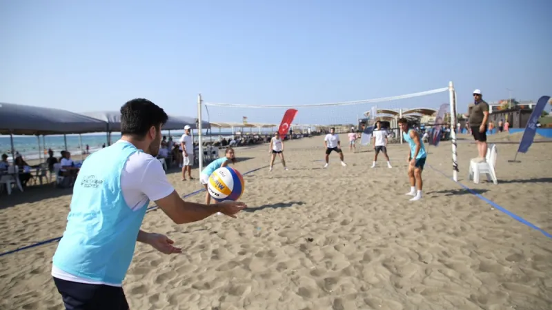 ARSUZ'DA ZAFER COŞKUSU PLAJ VOLEYBOL TURNUVASI İLE BAŞLADI