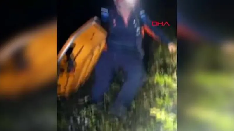 Artvin’de feci kaza: Kontrolden çıkan otomobil uçuruma yuvarlandı!