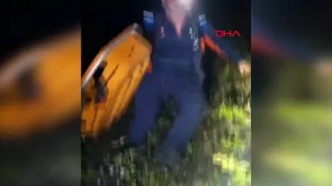 Artvin’de feci kaza: Kontrolden çıkan otomobil uçuruma yuvarlandı!