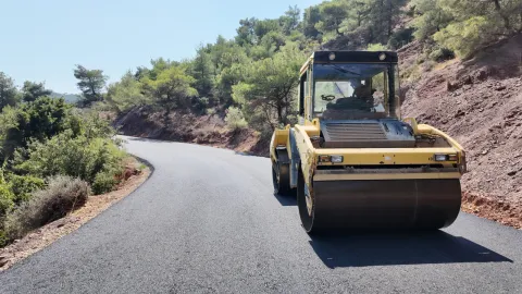ASFALTLAMA EKİPLERİ EKİM AYINDA DA YOLLARDA