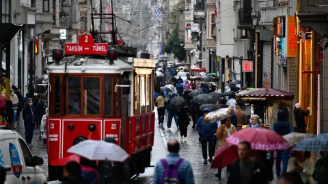 Aşırı sağanak gitti, hava açtı: Sıcaklık 30 dereceye yaklaşacak, yağmur için yeni tarih belli oldu
