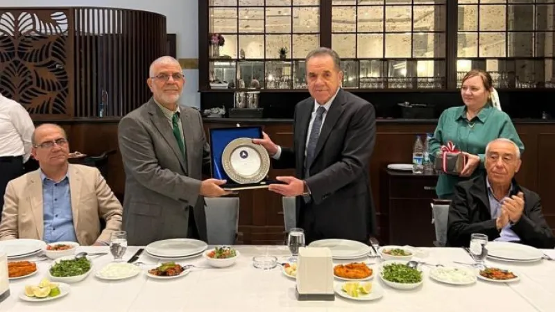 Atakaş'ın Emektar Mühendisi Yıldırım'a Plaket