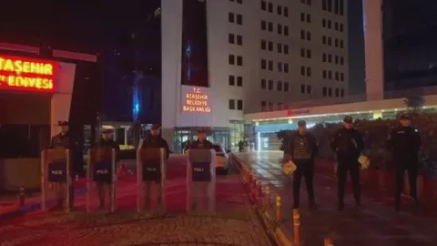 Ataşehir Belediyesi'ne operasyon: 5 şüpheli tutuklandı