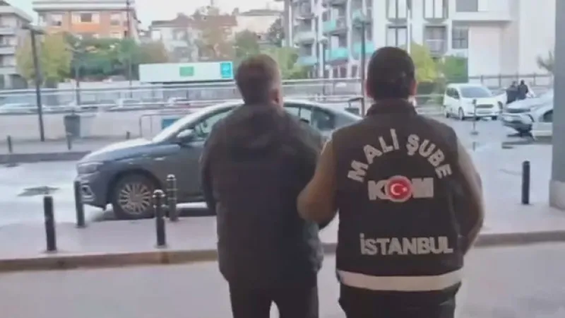 Ataşehir Belediyesi'ne yönelik operasyonda gözaltına alınan 13 kişi adliyeye sevk edildi