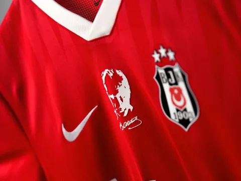 Beşiktaş dördüncü formasını tanıttı: Cumhuriyet vurgusu - fotoğraf 2