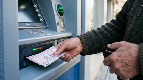 ATM’ye kartınızı sokmadan önce mutlaka bu tuşa basın
