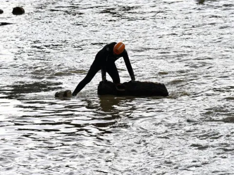 Sel felaketinde can kaybı 6 oldu! Ayvansaray iskelesinde cansız beden bulundu! - fotoğraf 1