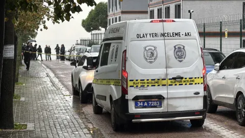 Avcılar'da okul önünde trafik kavgası: Bekçi, kendisine saldıran veliyi ayağından vurdu