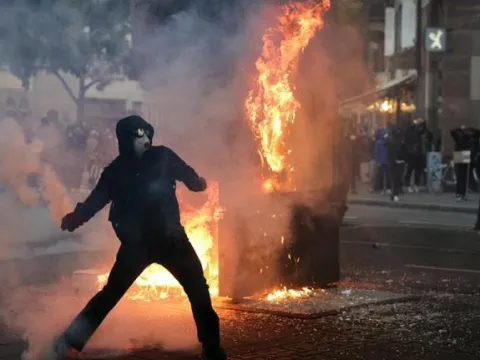 KARANLIK CUMARTESİ! 550 noktada eylem, 70 bin polis! Fransa alarmda - fotoğraf 4