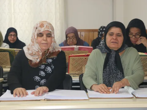 Parmak uçlarıyla Kur'anı Kerim'i birçok kez hatmettiler - fotoğraf 1