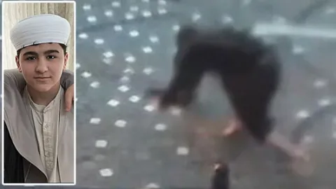 Ayakkabısını ıslanmasın diye çıkarmış! 14 yaşındaki Mahmut gözyaşına boğdu