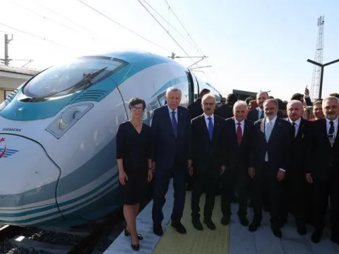 Türkiye’nin en yeni hızlı tren hattında seferler başladı - fotoğraf 1