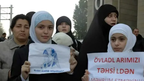 Azerbaycan'daki başörtüsü yasağı, sosyal medya erişimini vurdu