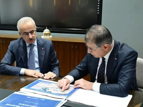 Bakan Uraloğlu ve Cemil Tugay bir araya geldi: İzmir'in ulaşımı için ortak adım - fotoğraf 2