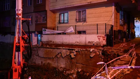 Bahçelievler'de çökme riski oluşan 2 apartman boşaltıldı