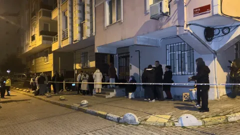 Bahçelievler'de inşaatın istinat duvarı yıkıldı. 2 bina tahliye edildi