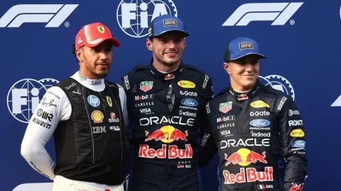 Bahreyn'de kazanan Max Verstappen