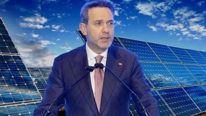 Bakan Bayraktar duyurdu! Güneş ve rüzgârdan elektrik üretiminde tarihi rekor