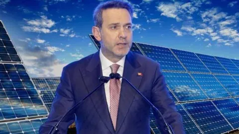 Bakan Bayraktar duyurdu! Güneş ve rüzgârdan elektrik üretiminde tarihi rekor