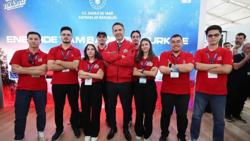 Bakan Bayraktar, TEKNOFEST Güneydoğu’da gençlere seslendi: Türkiye, sizlerle beraber enerjide bağımsız bir ülke olacak