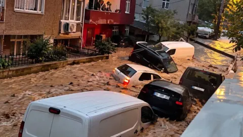 Bakan Gürlek'ten İstanbul'daki sağanak felaketi açıklaması: Adli soruşturmalar başlatılmıştır