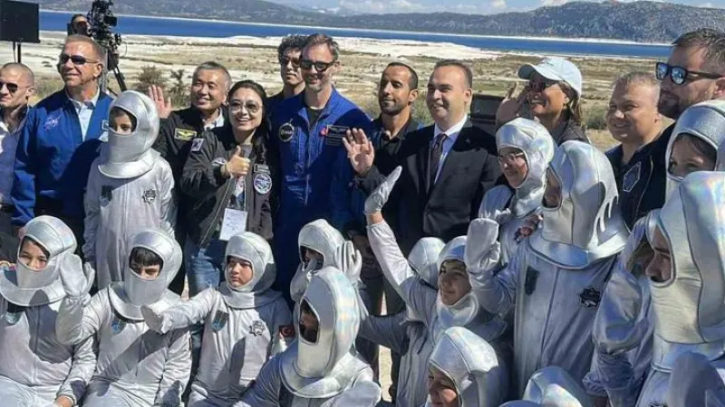 Bakan Kacır, Türk ve yabancı astronotlar ile Salda Gölü’nde bilim merkezi açtı