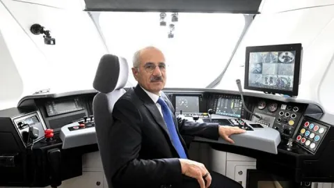 Bakan Uraloğlu, milli hızlı trenle Ankara-Kırıkkale hattında test sürüşü yaptı