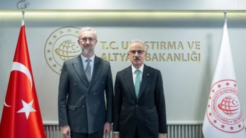 Bakan Uraloğlu, Ukrayna'nın Ankara Büyükelçisi Dzhelialov ile görüştü