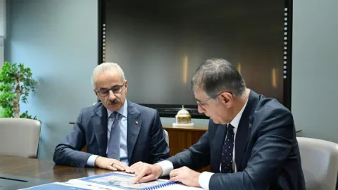 Bakan Uraloğlu ve Cemil Tugay bir araya geldi: İzmir'in ulaşımı için ortak adım