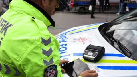 Bakırköy'de makas atan sürücüye 96 bin lira ceza kesildi