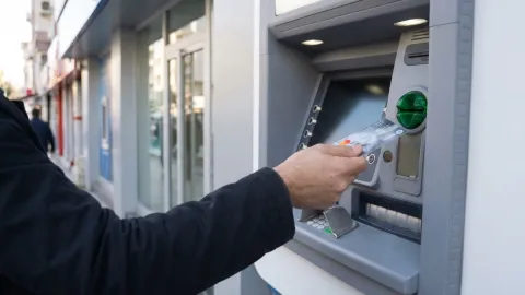 Banka müşterilerini ilgilendiren karar verildi: ATM kuralları değişti