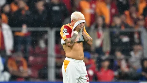 Barcelona'ya 4-1 kaybeden Galatasaray'a bir kötü haber daha! Lucas Torreira sakatlandı