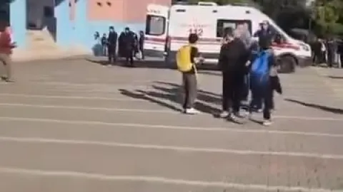 Başakşehir'de ortaokulda kavga. 5 öğrenci hastaneye kaldırıldı