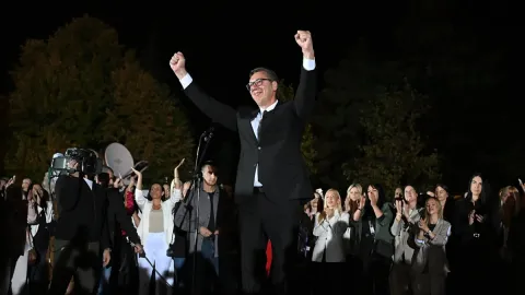 Başbakan olmak için cumhurbaşkanlığını bıraktı: Kapı kapı gezip oy topluyor