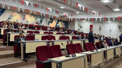 Başkan AKP’ye geçti; mecliste çoğunluk çıkmadı, oturum ertelendi
