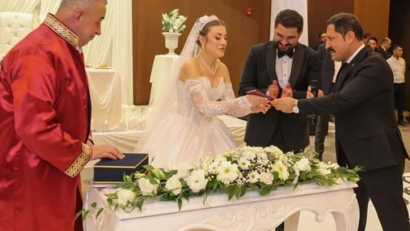 Başkan Yapar'ın oğlu Bekarlığa Veda Etti