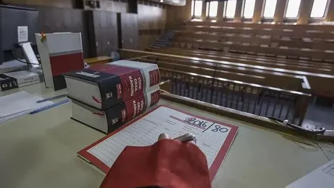 Başörtülü hakimler için 'reddi hakim' isteyen avukat hakkında karar