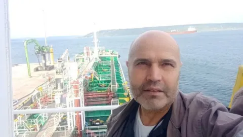 Batan gemi faciasının 57'nci gününde acı teşhis: 2'nci kaptanın naaşı İzmir'de defnedilecek