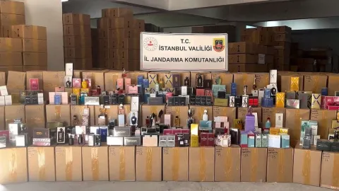 Bayrampaşa'da 350 milyon liralık sahte parfüm ele geçirildi