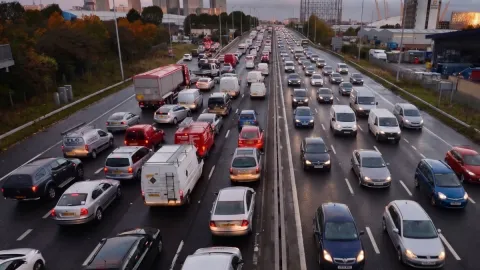 Benzin ve dizel araçlar 2028'ten itibaren yasaklanacak