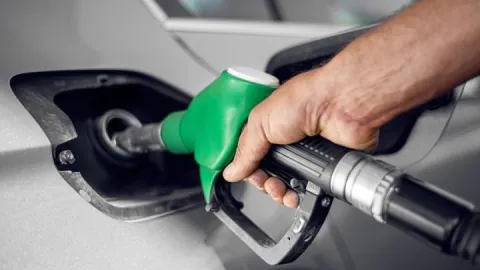 Benzine 96 kuruş indirim bekleniyor: İşte yeni fiyatlar