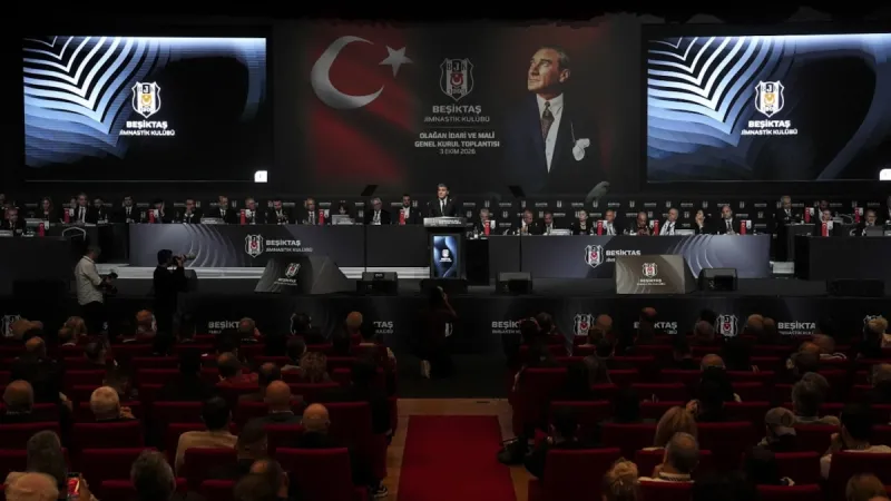 Beşiktaş Genel Kurulu'nda ortalık karıştı: İhraç oylamasında salon gerildi