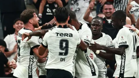 Beşiktaş yeniden çıkış peşinde! İşte muhtemel 11'ler...