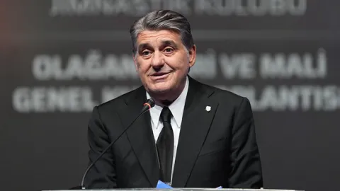 Beşiktaş’ta Serdal Adalı ve yönetim kurulu üyeleri mazbatalarını aldı
